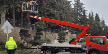 Κοζάνη: Κατέρρευσε μέρος από τοιχίο των κοιμητηρίων – Σε εξέλιξη εργασίες αποκατάστασης – Κλειστή η οδός Βασιλικής Μικρού