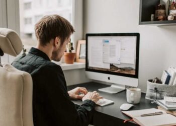 Ξαφνικός πονοκέφαλος: Αυξάνονται οι χρεώσεις για κινητή, σταθερή και internet