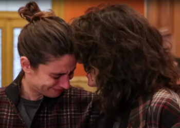 Τελέστηκε ο πρώτος γάμος ομόφυλων γυναικών: Η Αλεξία Μπεζίκη παντρεύτηκε τη σύντροφό της Δανάη Δεληγεώργη- Δείτε βίντεο