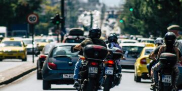 Τέλος τα μηχανάκια ανάμεσα από τα αυτοκίνητα -Έρχονται νέες λωρίδες στους δρόμους
