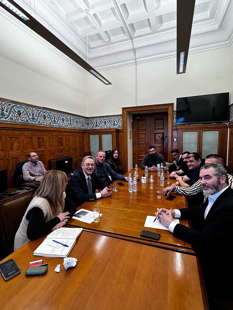 Ο «Αγροτικός Σύλλογος Βερμίου» συζήτησε καίρια θέματα με στελέχη της κυβέρνησης, παρουσία του βουλευτή Ν. Κοζάνης, Μιχάλη Παπαδόπουλου.