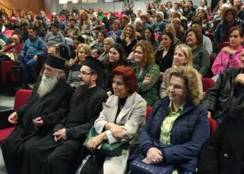 «Είσαι ο πανσέληνός μου, γράφε το» – Γεμάτο το πνευματικό κέντρο Πτολεμαΐδας στην παρουσίαση του βιβλίου της Μαρίας Βλαχοδήμου, ενός κοριτσιού με νοητική αναπηρία