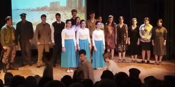 Πολλά “ΕΥΓΕ” σε όλους τους συντελεστές της θεατρικής παράστασης “ΘΑΛΑΣΣΟΦΙΛΗΤΗ ΜΟΥ ΓΗ, ΜΑΤΟΒΡΕΧΤΗ ΠΑΤΡΙΔΑ…” του 5ου Γυμνασίου Πτολεμαΐδας! (ρεπορτάζ της Κούλας Πουλασιχίδου)