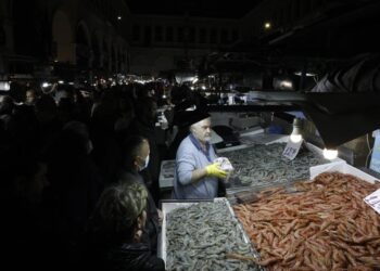 Καλάθι της Σαρακοστής: Σε ισχύ από την Τετάρτη, με χαλβά, ταραμοσαλάτα και θαλασσινά