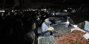 Καλάθι της Σαρακοστής: Σε ισχύ από την Τετάρτη, με χαλβά, ταραμοσαλάτα και θαλασσινά