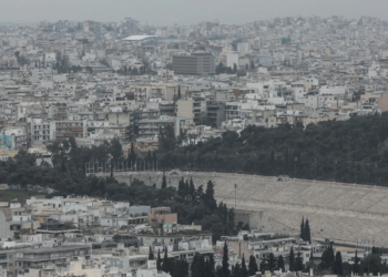 SOS από τους πνευμονολόγους λόγω αφρικανικής σκόνης: Κίνδυνος για τοξικό μείγμα -Τι να προσέξετε