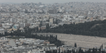 SOS από τους πνευμονολόγους λόγω αφρικανικής σκόνης: Κίνδυνος για τοξικό μείγμα -Τι να προσέξετε