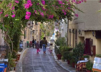 Στις 27 Μαρτίου «κλειδώνει» ο νέος κατώτατος μισθός, πάνω από τα 800 ευρώ -Τα 4 σενάρια και η πιθανή «έκπληξη»