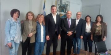 Συνάντηση σχολικών καθαριστριών με τον Γ.Γ. του ΥΠΕΣ για κλαδικά ζητήματα παρουσία του βουλευτή Μ. Παπαδόπουλου