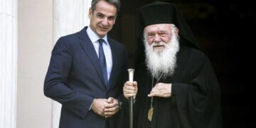 Το ρήγμα που άνοιξε ο σεισμός (του γάμου) επιχειρεί να κλείσει η κυβέρνηση με την Εκκλησία