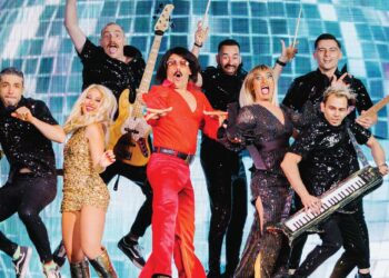 Τς Απουκράς Μαν΄τάρα: Το κέφι “εκτοξέυεται” με Τόνι Σφίνο, Παρωδία γάμου Μανιταρογλέντι και Μπουλούκιαστα Γρεβενά