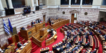 Πρόταση δυσπιστίας: Για Τέμπη, ακρίβεια και e-mails σε αποδήμους εγκαλεί την κυβέρνηση το ΠΑΣΟΚ