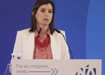 Βροχή οι αγωγές κατά της Ασημακοπούλου για τα emails: «Δεν συνειδητοποίησε πόσο σοβαρή είναι η κατάσταση»
