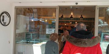 Αυξημένη η κίνηση και ουρές για την παραδοσιακή λαγάνα στην Πόλη της Πτολεμαΐδας! (της Κούλας Πουλασιχίδου)