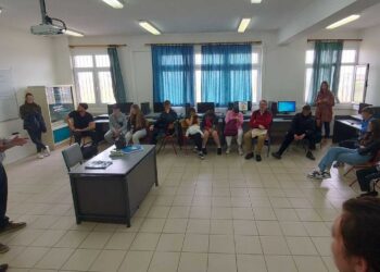 16 νέες και νέοι Ιρλανδοί μέσω του Erasmus+ επισκέφτηκαν με τον ΟΕΝΕΦ το 1ο ΕΠΑΛ Φλώρινας