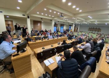 Νέα αποκάλυψη για το ληξιαρχείο της Αιανής: «Το Υπουργείο ετοιμάζει το ΦΕΚ για τη συγχώνευση»- Συνέχισε το δρόμο της σιωπής η δημοτική αρχή: «Δεν υπάρχει απόφαση»- Ένταση στο Δ.Σ. με κατοίκους για τους χειρισμούς Κοκκαλιάρη και την έλλειψη απαντήσεων(VIDEO)