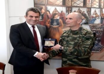 Ο Αρχηγός του Γενικού Επιτελείου Στρατού στον Αντιπεριφερειάρχη Καστοριάς