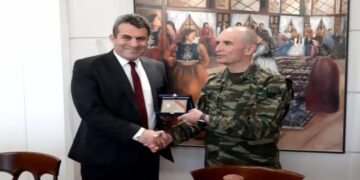 Ο Αρχηγός του Γενικού Επιτελείου Στρατού στον Αντιπεριφερειάρχη Καστοριάς