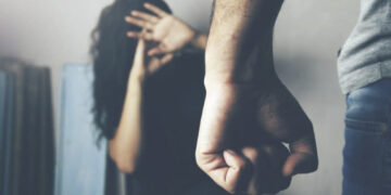 Αδιανόητο: Μητέρα κατήγγειλε την 30χρονη κόρη της για ενδοοικογενειακή βία στον Βόλο