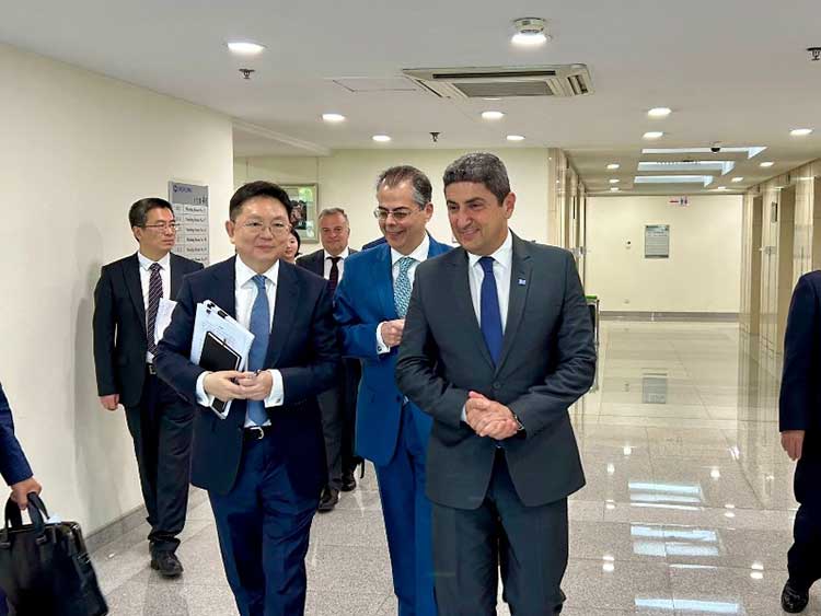 Αυξημένο ενδιαφέρον της Κίνας για εισαγωγές ελληνικών ΠΟΠ και άλλων αγροτικών προϊόντων – Συνάντηση του ΥπΑΑΤ Λευτέρη Αυγενάκη με τον αρμόδιο Κινέζο υφυπουργό Εμπορίου Ling Ji