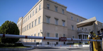 Αυτά είναι τα αυτοκίνητα που επέλεξαν οι Έλληνες βουλευτές -Ποιο καύσιμο προτίμησαν