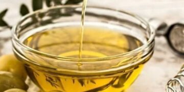 «Ακριβό μου ελαιόλαδο»: Από το ελαιόδεντρο στις… ράβδους χρυσού – Συνεχίζει να «καλπάζει» η τιμή του