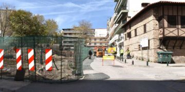 Δήμος Κοζάνης: Κλειστή την Πέμπτη και την Παρασκευή η οδός Ολύμπου στη συμβολή με Αρχελάου, στο πλαίσιο των εργασιών ανάπλασης της πλατείας Λασσάνη