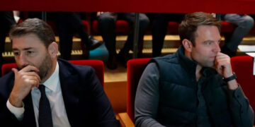 Ανδρουλάκης: Στη βάφτιση μου σχηματίστηκε στην κολυμβήθρα ο πράσινος ήλιος του ΠΑΣΟΚ – Μάλλον χρησιμοποίησαν αγουρέλαιο