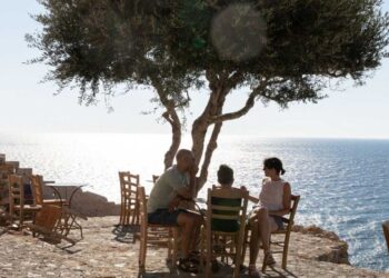 Απαγορευμένες και φέτος οι διακοπές για τους Έλληνες: Λιγότερες μέρες - Τα πρώτα στοιχεία