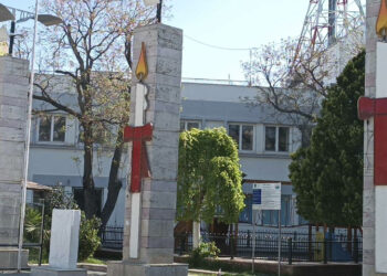 Από την Κεντρική Πλατεία της Πτολεμαΐδας, ξεκίνησε σιγά – σιγά η τοποθέτηση του Πασχαλινού διάκοσμου , από τα συνεργεία του Δήμου Εορδαίας ! (της Κούλας Πουλασιχίδου)