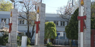 Από την Κεντρική Πλατεία της Πτολεμαΐδας, ξεκίνησε σιγά – σιγά η τοποθέτηση του Πασχαλινού διάκοσμου , από τα συνεργεία του Δήμου Εορδαίας ! (της Κούλας Πουλασιχίδου)