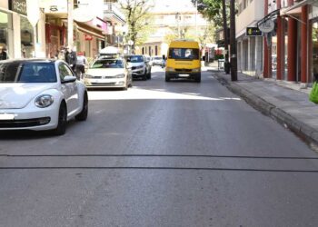 Δήμος Κοζάνης: Καλώδια μέτρησης κυκλοφοριακού φόρτου σε πολλούς κεντρικούς δρόμους της πόλης