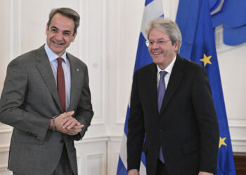 Εύσημα Τζεντιλόνι για την ελληνική οικονομία: Η Ελλάδα τρέχει με ανάπτυξη 2% ενώ η Ευρώπη με 0% και κάτι- Μητσοτάκης: Συνεχίζουμε τις μεταρρυθμίσεις