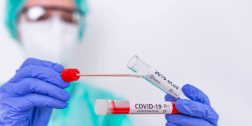 ΕΟΔΥ: Μικρή αύξηση στη θετικότητα του κορωνοϊού – Έξι νεκροί και έξι διασωληνωμένοι