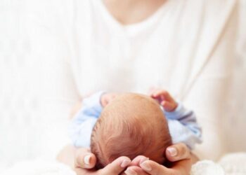 Επίδομα μητρότητας: Aνοίγει σήμερα η πλατφόρμα για τις αιτήσεις από μη μισθωτές