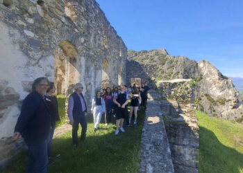 Επίσκεψη του Γυμνασίου Νεάπολης Βοΐου στην Καστροπολιτεία και στο Φαράγγι των Σερβίων – Ξεναγός ο Δήμαρχος Χρήστος Ελευθερίου