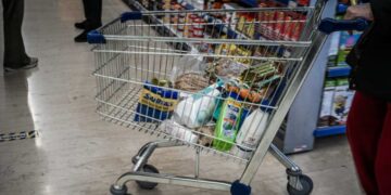 Έρχεται τριήμερο με κλειστά σούπερ μάρκετ