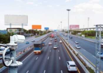 Έρχονται οι κάμερες που θα βλέπουν αν χρησιμοποιείς κινητό τηλέφωνο -Δεν θα ξεφεύγει κανείς