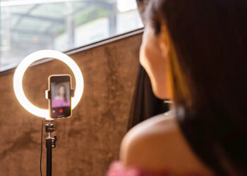 Υπουργείο Ανάπτυξης: Στο στόχαστρο της ΕΕ οι influencers – Σαρώνουν τα social, στη λίστα για παραπλάνηση των καταναλωτών και 20 Έλληνες