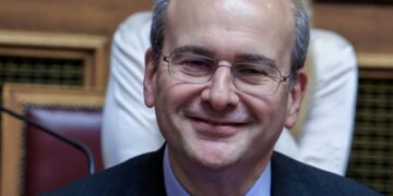 Κ. Χατζηδάκης: Οι συμπολίτες μας που έχουν επιζήσει από τον καρκίνο θα μπορούν να παίρνουν δάνεια και να κάνουν ασφάλεια ζωής