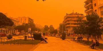 “Πνίγηκε” στην αφρικανική σκόνη η Καλαμάτα – Απόκοσμες εικόνες