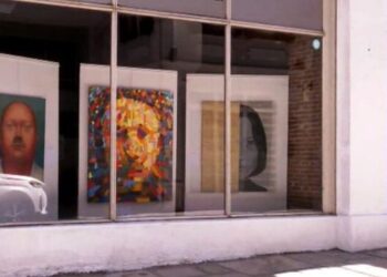 Στην Καστοριά τα κλειστά καταστήματα μετατρέπονται σε…γκαλερί! (VIDEO)