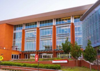 Κόσμος: Πάνω από 150 φοιτητές διαγνώστηκαν με καρκίνο έπειτα από έκθεση σε τοξικές ουσίες στις αίθουσες διαλέξεων