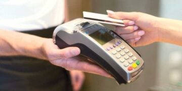 «Κούρεμα» 50% στις χρεώσεις για συναλλαγές με POS για τρία χρόνια – Ποιους επαγγελματίες αφορά (λίστα)