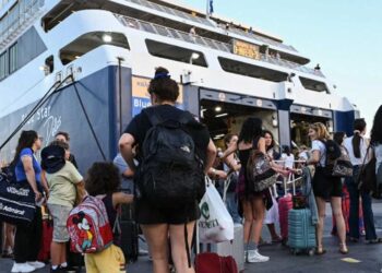 Ξεκίνησε η έξοδος για το Πάσχα: Φεύγουν γεμάτα τα πλοία – Κουβαλάνε αρνιά στις αποσκευές τους