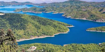 Λίμνη Πλαστήρα: Ένας από τους ομορφότερους Πασχαλινούς προορισμούς στην Ελλάδα