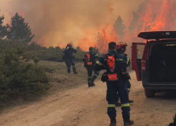 Μαίνεται η φωτιά στα Πιέρια – Σε ετοιμότητα οι πυροσβεστικές δυνάμεις στη Δ. Μακεδονία