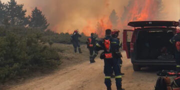 Μαίνεται η φωτιά στα Πιέρια – Σε ετοιμότητα οι πυροσβεστικές δυνάμεις στη Δ. Μακεδονία
