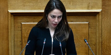 Μιχαηλίδου: Όσοι χρωστούν πάνω από 100 ευρώ δεν θα έχουν ασφαλιστική ικανότητα