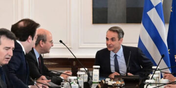 Μητσοτάκης στο Υπουργικό: Μπόνους παραγωγικότητας 15% στους δημοσίους υπαλλήλους